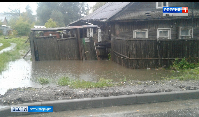 В Тверской области после проливного дождя затопило Вышний Волочек