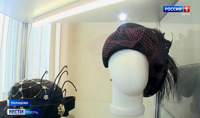 Все дело в шляпе: в Тверской области открылась выставка женских головных уборов                                                           