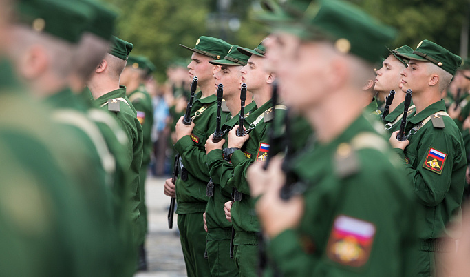 10 новобранцев Семеновского полка из Тверской области приняли присягу у стен Музея Победы