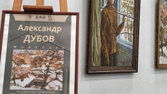 В Торжке Тверской области работает выставка художника, писавшего старинные города Верхневолжья