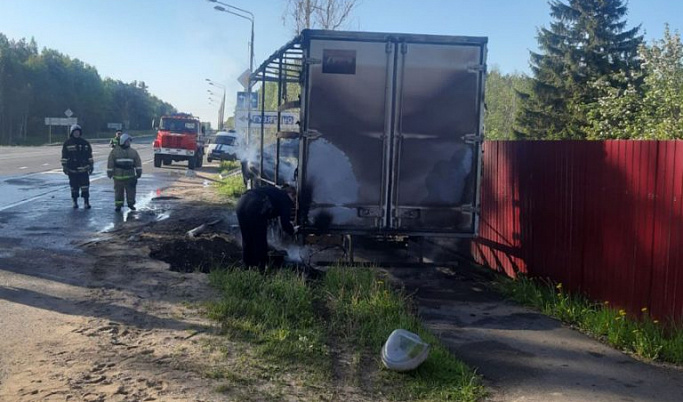 На М-10 в Тверской области водитель заживо сгорел в автомобиле