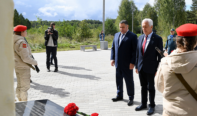 Игорь Руденя возложил цветы к мемориальному комплексу сержанту Васильковскому в Конаковском районе