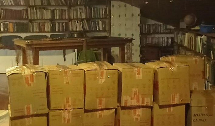 В Бежецке неизвестный пожертвовал 5 тысяч книг в сельскую библиотеку