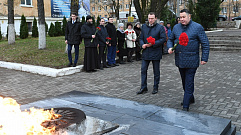 Игорь Руденя возложил цветы к мемориальному комплексу «Вечный огонь» в Бологое 