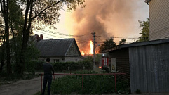 В Твери из-за пожара две пожилые женщины остались без крыши