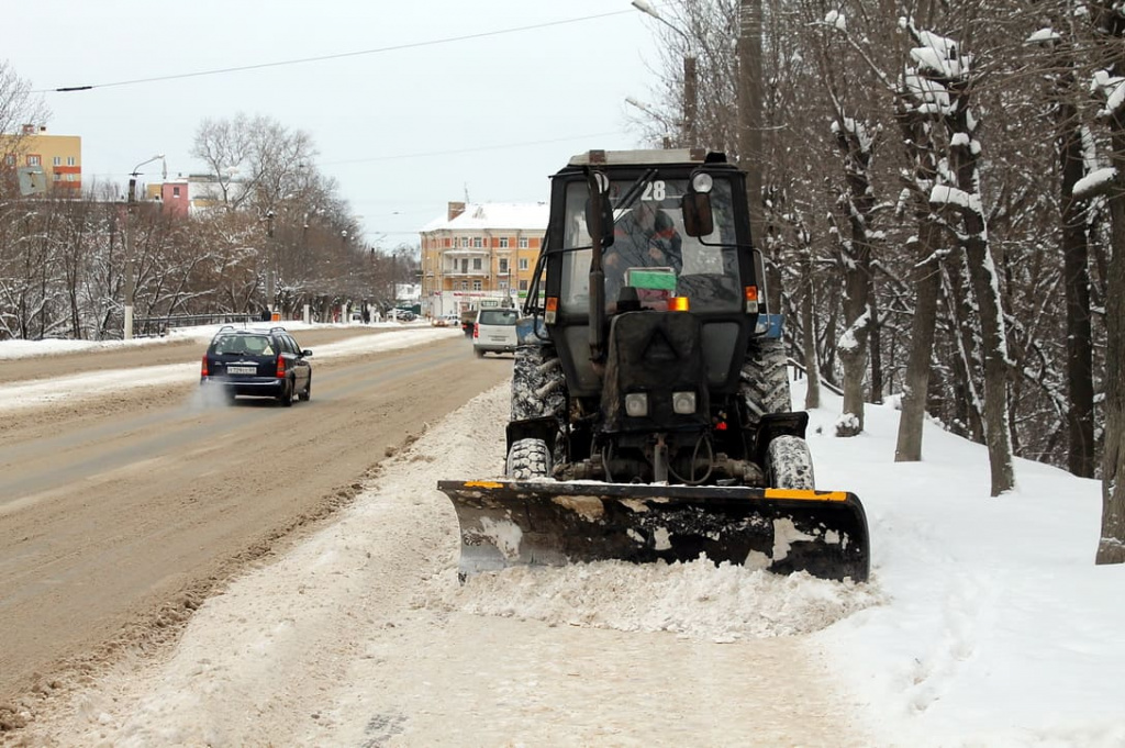 Тверь завалило снегом: дороги города чистят круглосуточно 