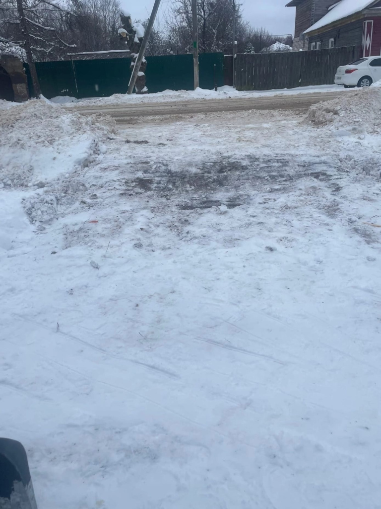 Волонтёры «Доброго дела» помогают пенсионерам в Торжке убрать снег