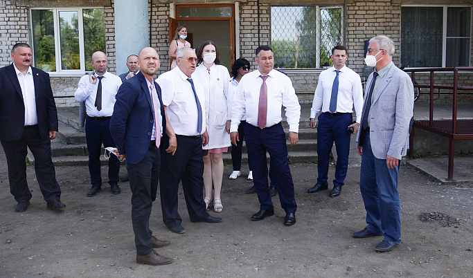Игорь Руденя поручил отремонтировать входную группу и установить пандус в Андреапольской ЦРБ