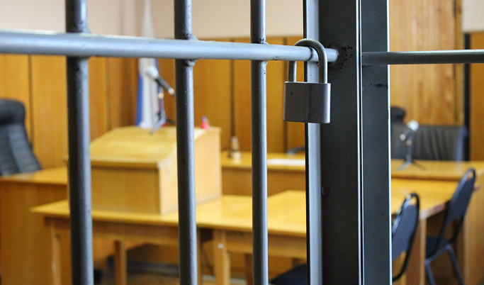 В Твери будут судить бывшего полицейского, избившего арестанта в спецприемнике 
