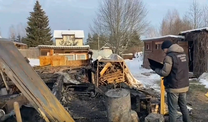 После гибели подростка на пожаре в Тверской области возбудили уголовное дело