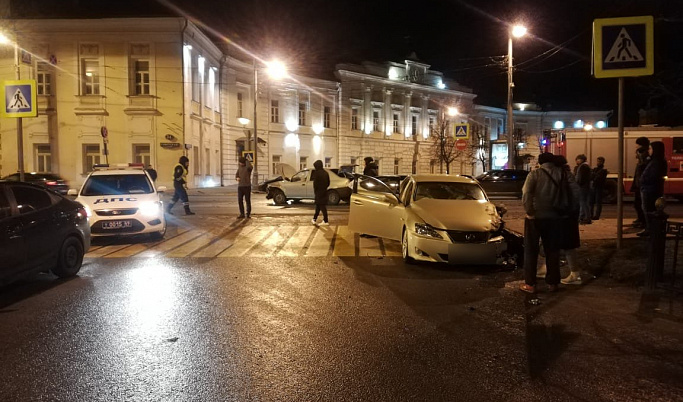 По вине пьяного водителя в Твери пострадали пять человек