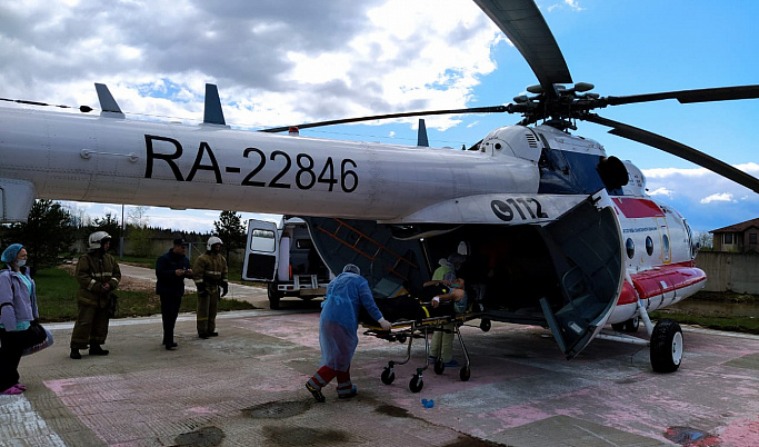 Двоих пациентов эвакуировали из Удомли на вертолете МЧС