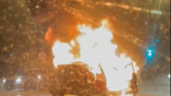 В Твери у ТЦ «Рубин» загорелась легковушка | Видео